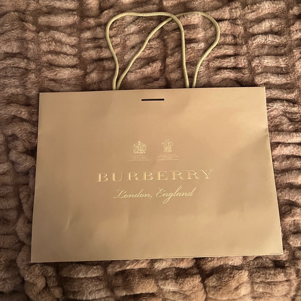 🎉BRAND NEW medium Burberry shopping bag